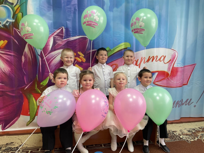 8 Марта - Женский день. 8 Марта - Женский день.